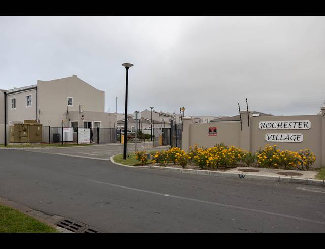 2 BEDROOM TOWNHOUSE TO LET IN HEATHFIELD